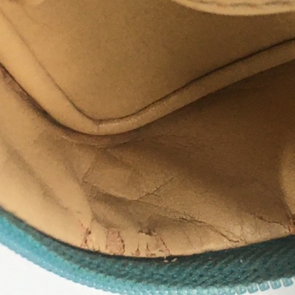 Trish McEvoy Petite Blue Leather Makeup Planner - Picture 13 of 14